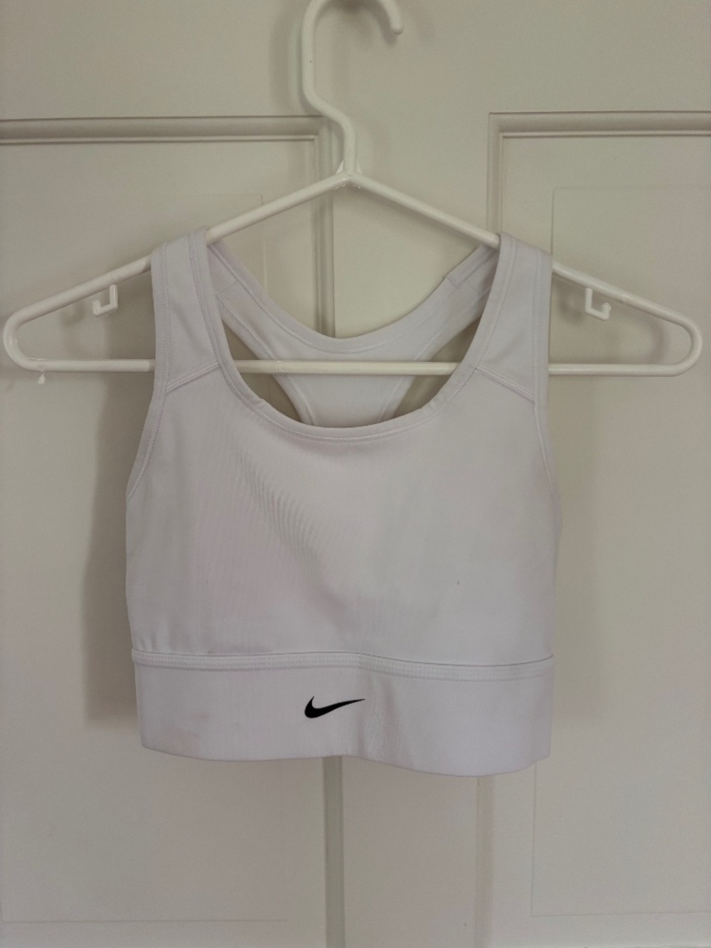 NIKE DRI FIT WHITE SPORTS BRA NWOT SIZE S/P CROSS BACK